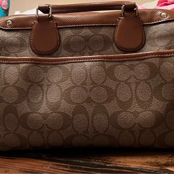 Womens Coach tan crossbody satchel. - Picture 3 of 8